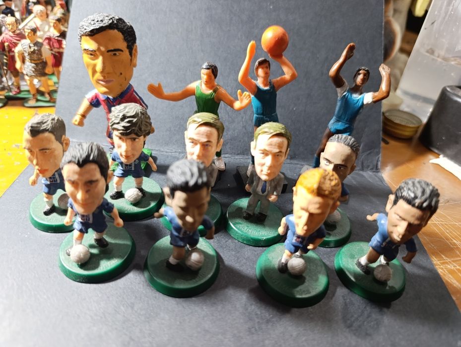 Conjunto de 13 figuras desportivas