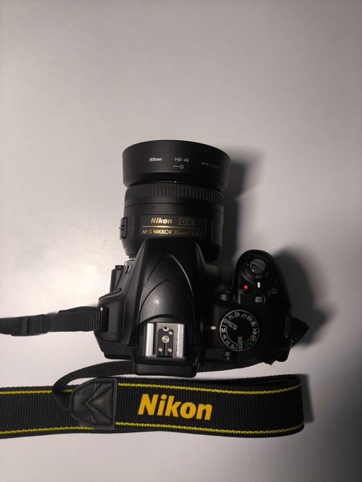 Nikon D3300 + об'єктив 35mm f/1.8G, пробіг 11000