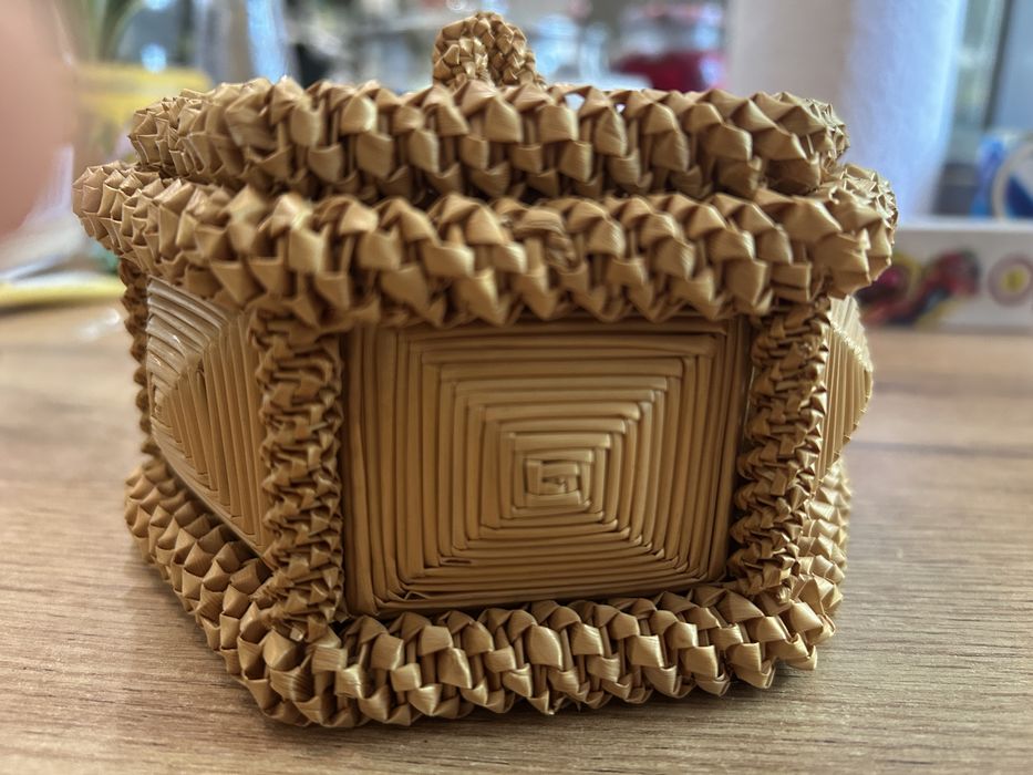 Шкатулка шестигранная
