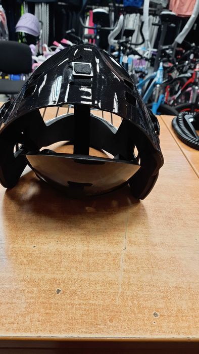 Kask do unihokeja ( rozmiar uniwersalny )