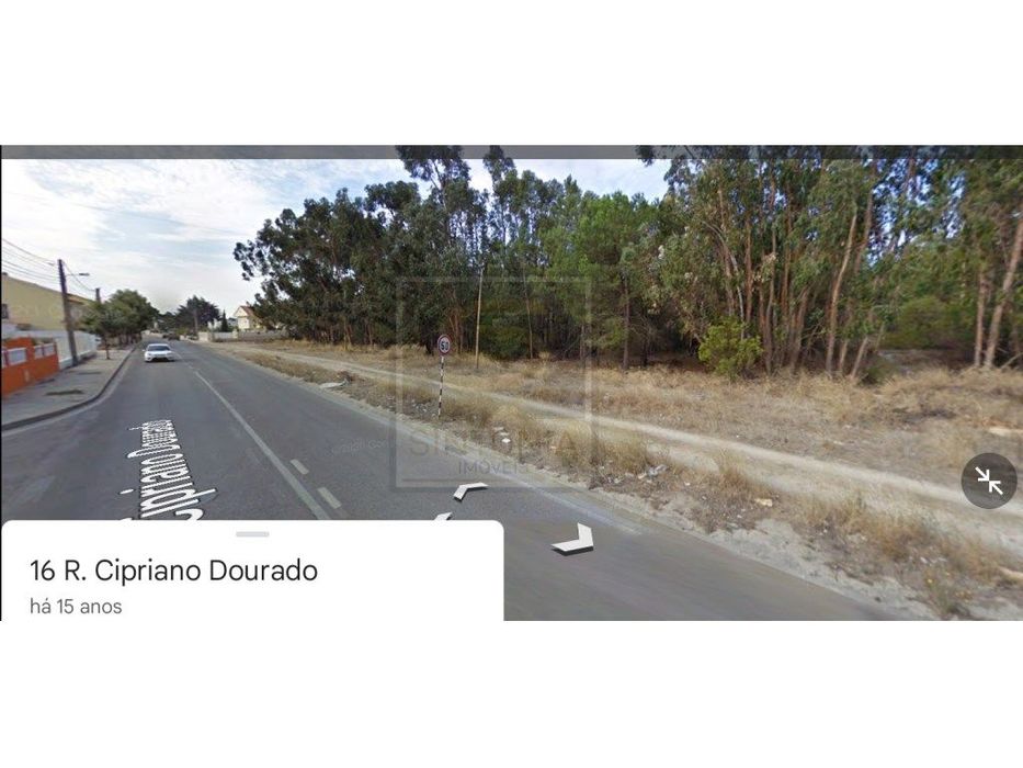 Terreno em avos á entrada da Marisol