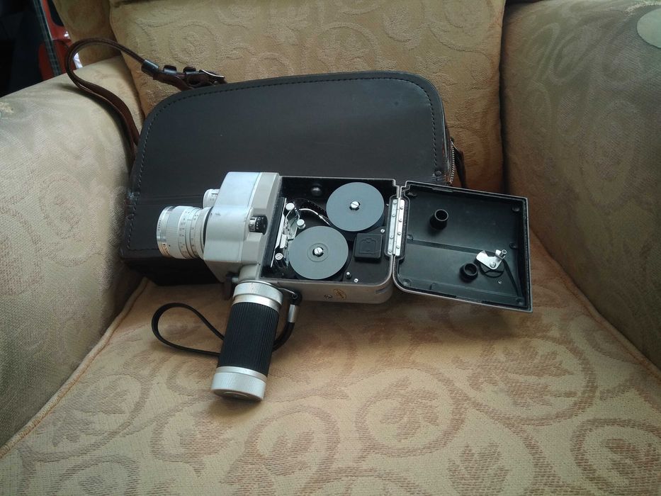 Maquina filmar Minolta, auto zoom super 8, com mala couro