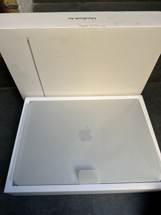 MacBook Air 15 M4, Silver, 256GB, 10 CPU / 10 GPU 32GB RAM  (2025)