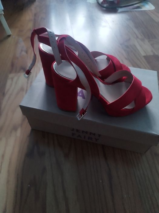 Buty na obcasie 35