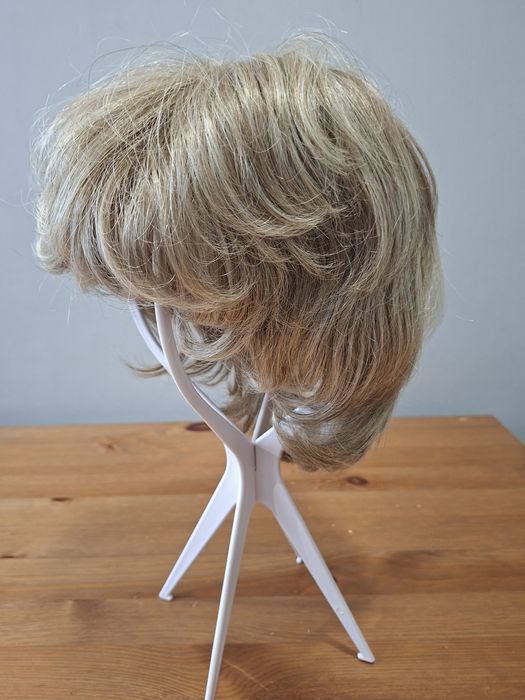 Blond peruka krótka