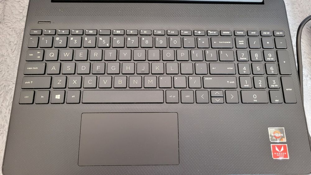 Lapto HP 15s-eq0035nw 15,6" 8GB RAM 256GB Dysk SSD
