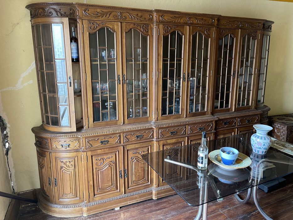 Movel de sala Louceiro Aparador grande, em madeira maciça.