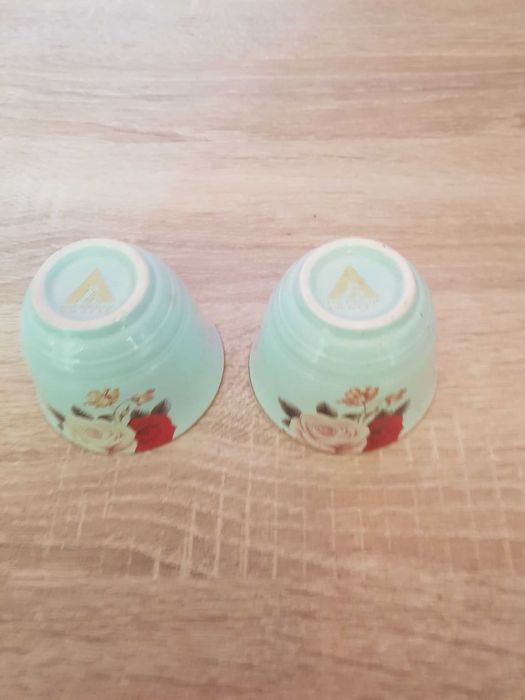 2 taças de saké em porcelana fina de P.R.R. Japão