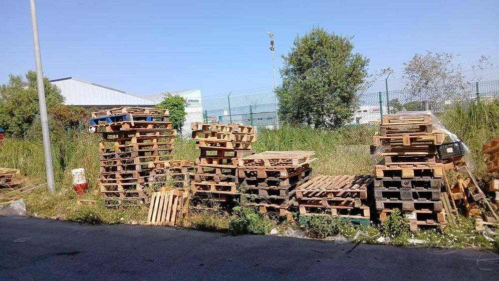 Vendo paletes de madeira usadas / semi-novas