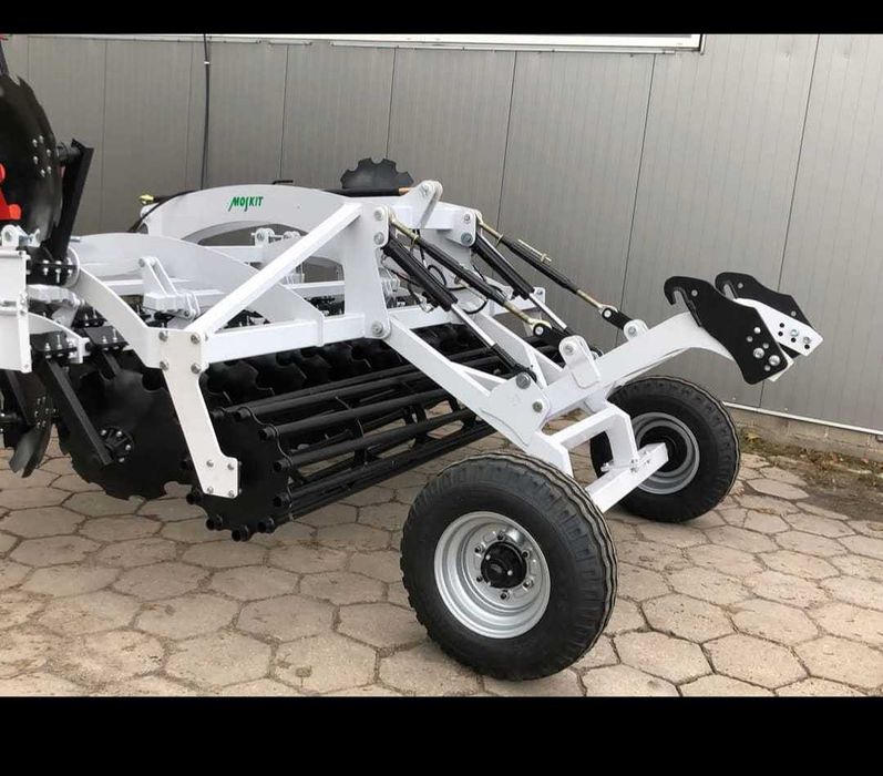 Agregat Uprawno  - siewny na bronie talerzowej pół zawieszany