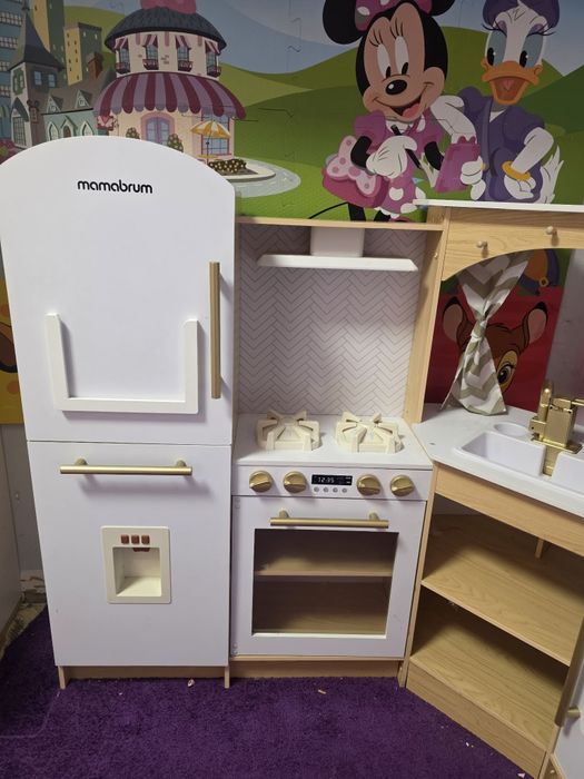 Drewniana dziecięca kuchnia firmy mamabrum