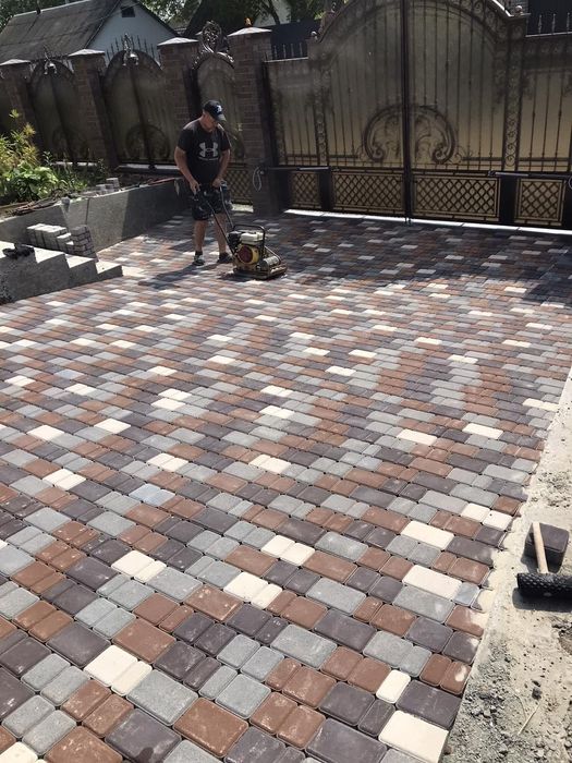 Кладемо тротуарну плитку під ваш вкус