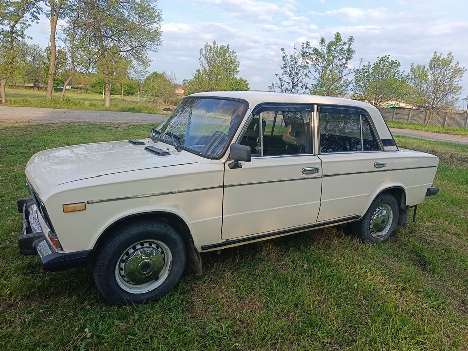 Хороший ВАЗ 21063 .