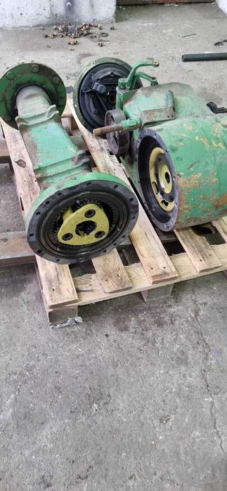 Skrzynia biegów przedni most sprzęgło hamulce kombajnu John Deere 330