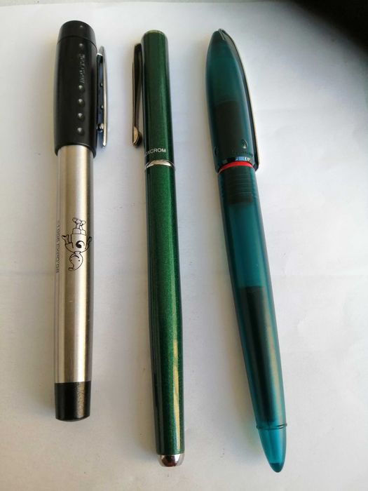 3 lindas canetas, diversas marcas.