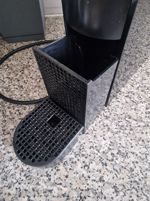 2 Máquinas de  café Nespresso para peças