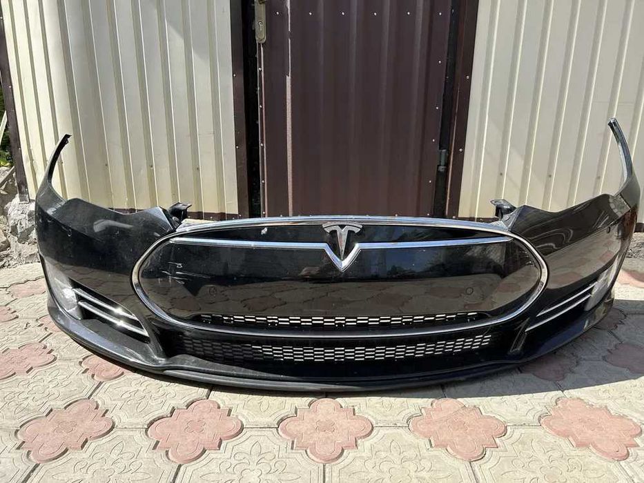 Tesla Model S бампер передній рест дорест