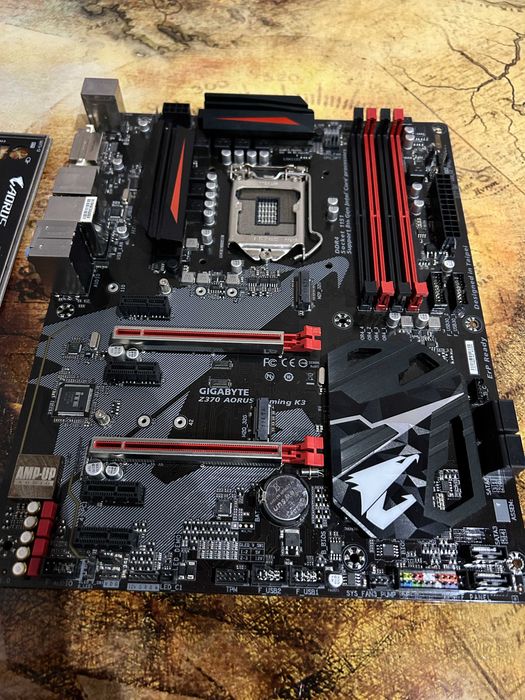 Материнська плата Gigabyte Aorus Z370 Gaming K3