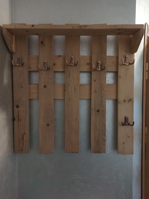 Вішалка з дерева