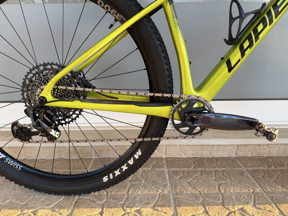 Bicicleta de BTT bem equipada 29