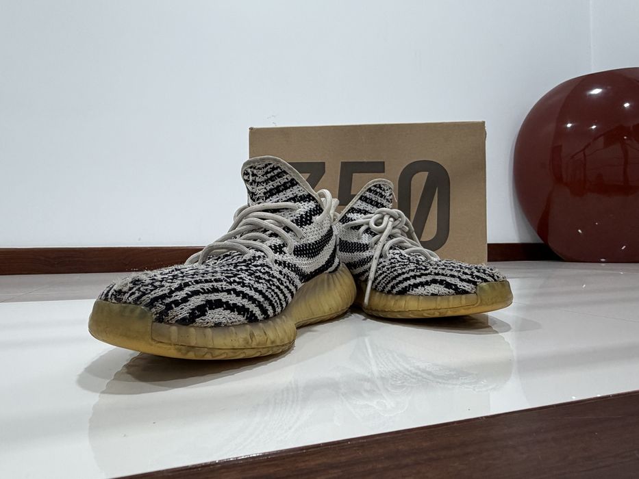 Yeezy Boost 350 V2 - Zebra