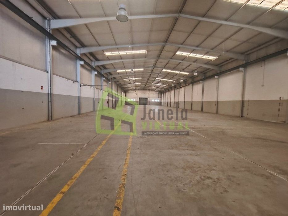 Armazém com 1.600 m² - Alenquer