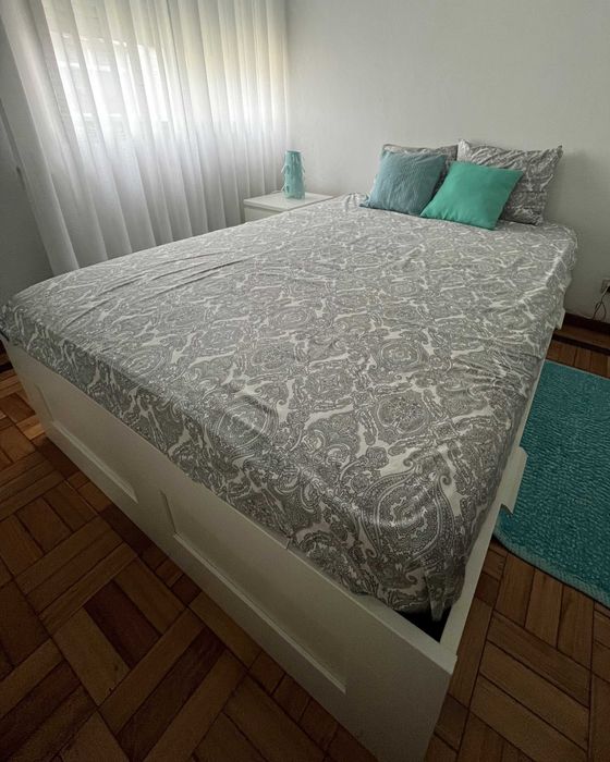 Cama casal com estrado e colchão