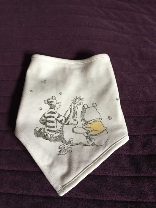 Biała chustka Kubuś Puchatek uniwersalna śliniak materiałowy