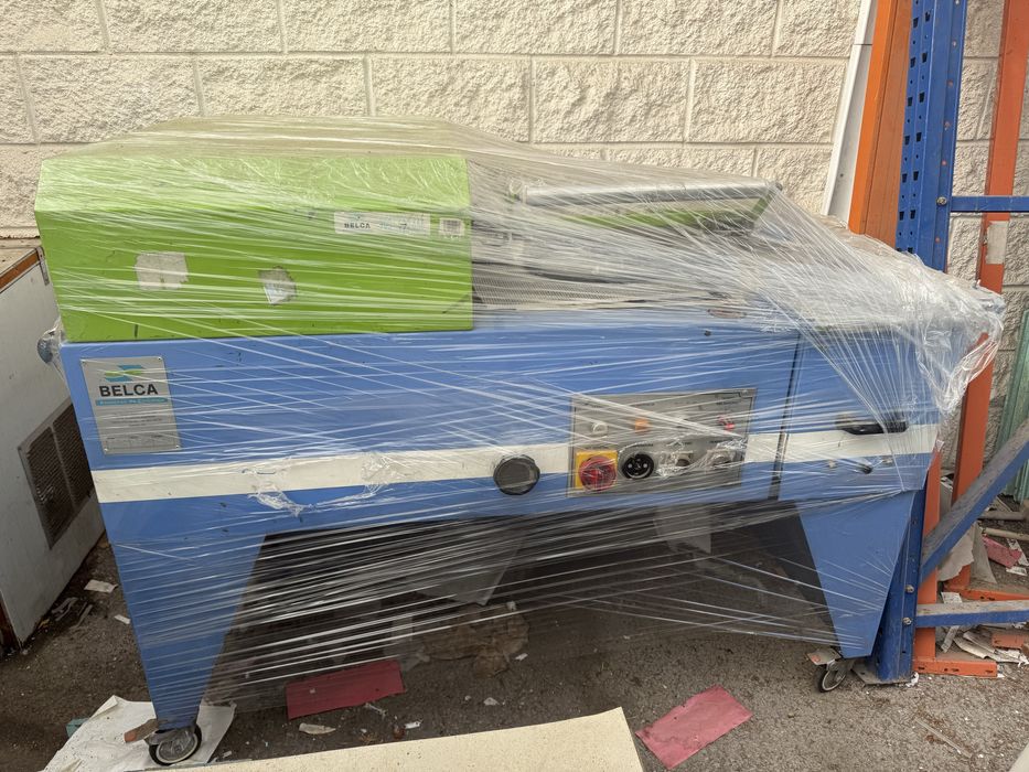 Várias máquinas de artes gráficas em bom estado