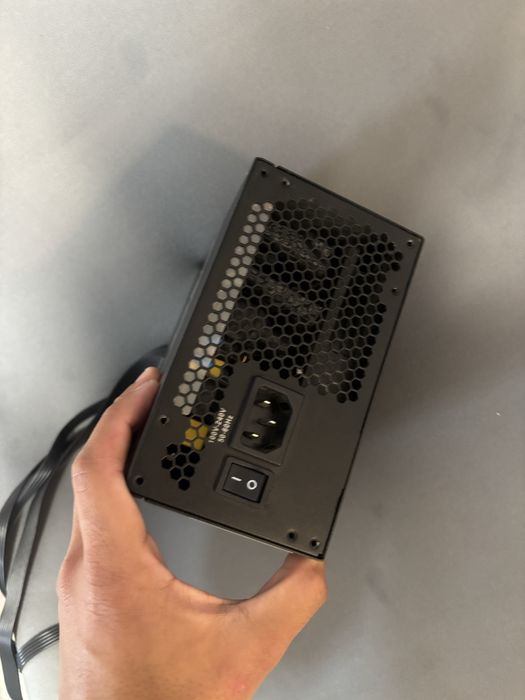 Fonte EVGA 650W GQ — 80 Plus Gold