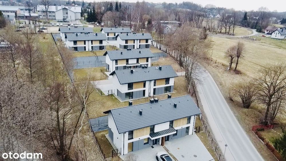 Nowoczesny dom  gotowy do wejścia.