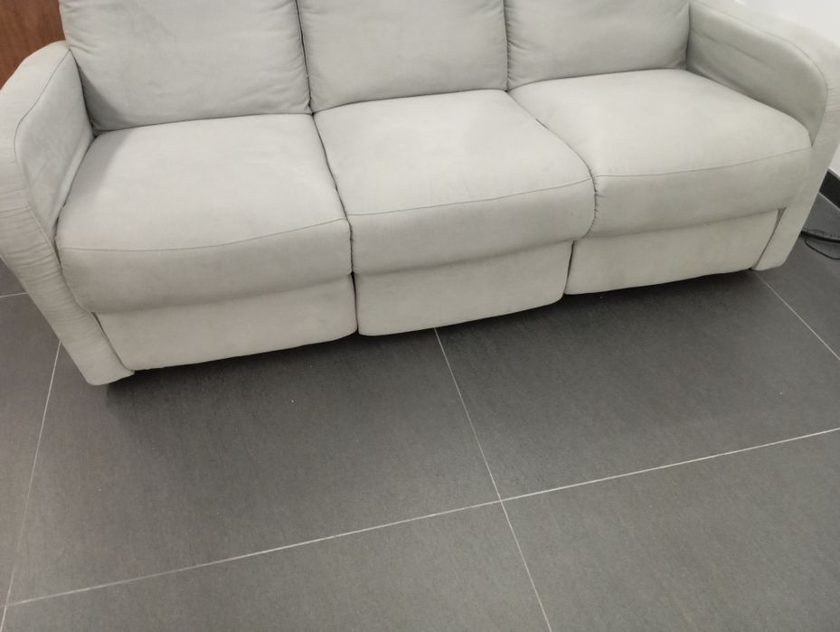 Sofá 3 lugares com dois lugares rebatíveis