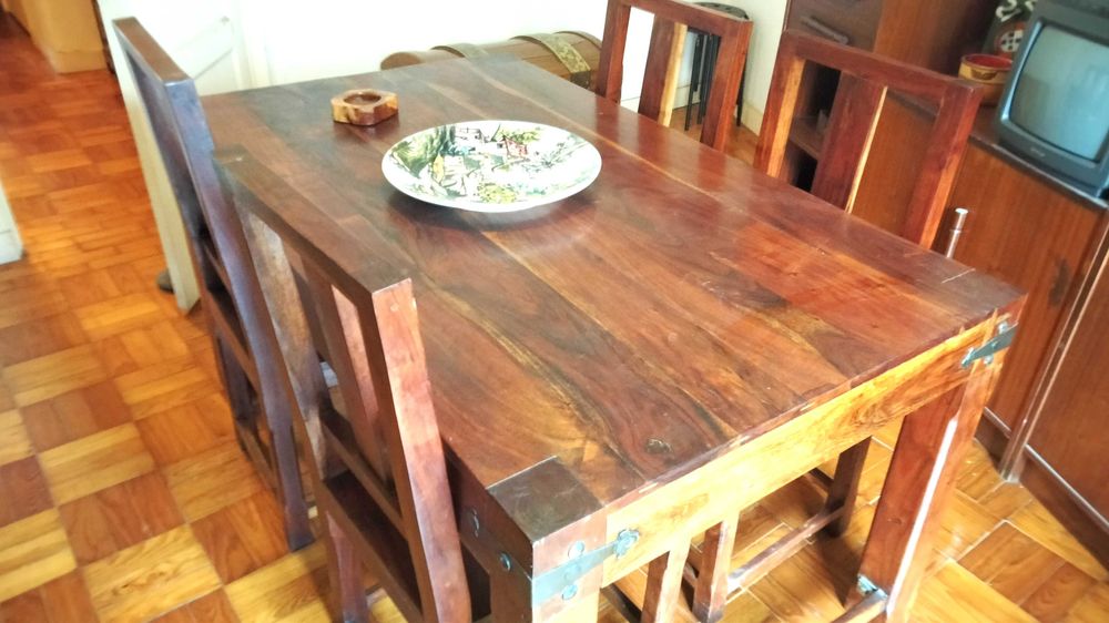 Mesa de jantar e 4 cadeiras
