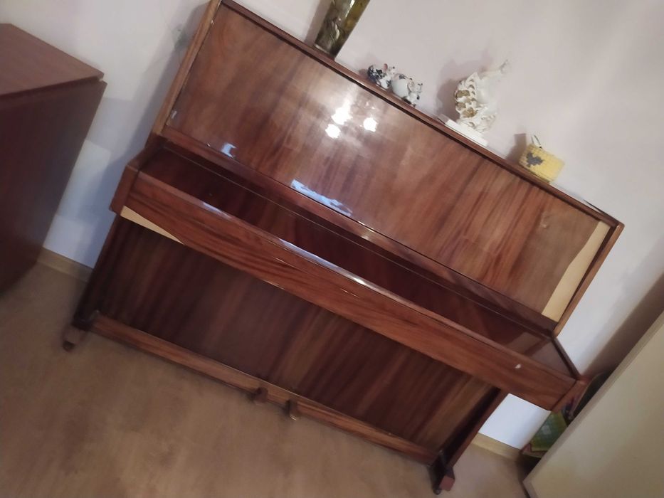 Отдам пианино Украина бесплатно