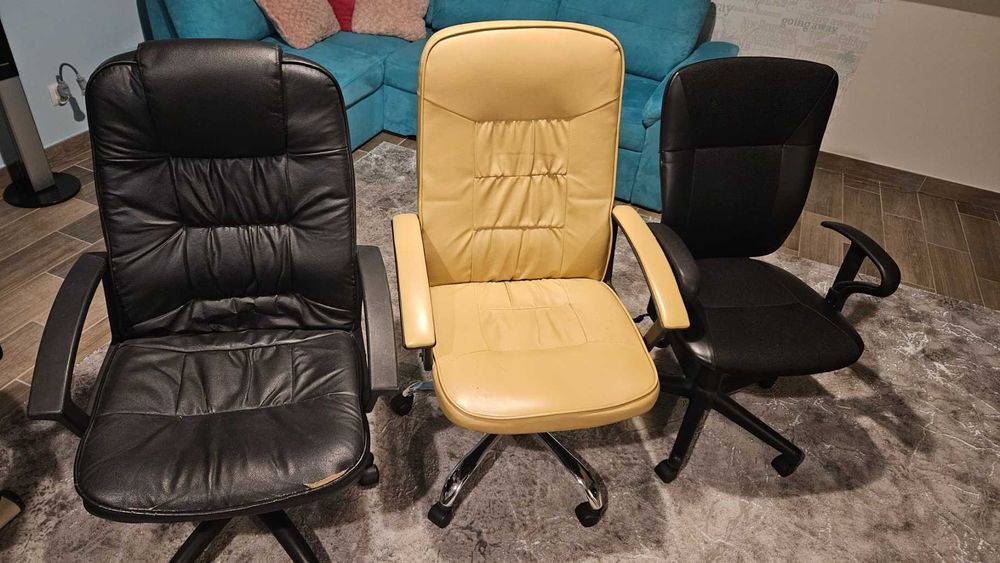 Biurko duże, fotele, RTV szafka, karnisze, szafki z szuflad., dywaniki