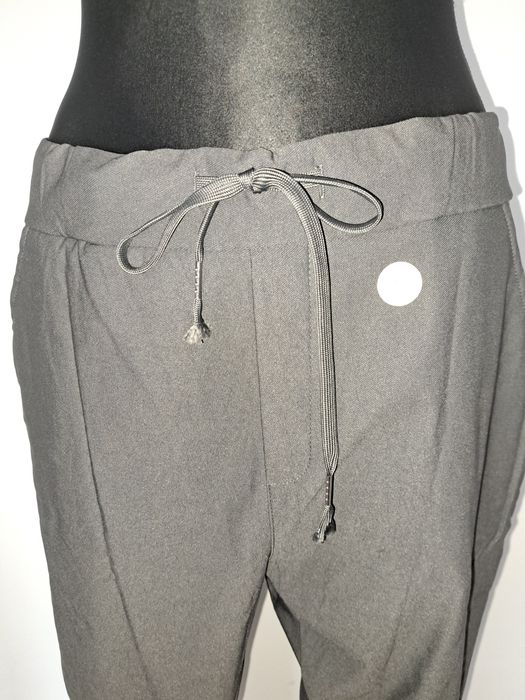 Nowe spodnie r. XL  (32)
