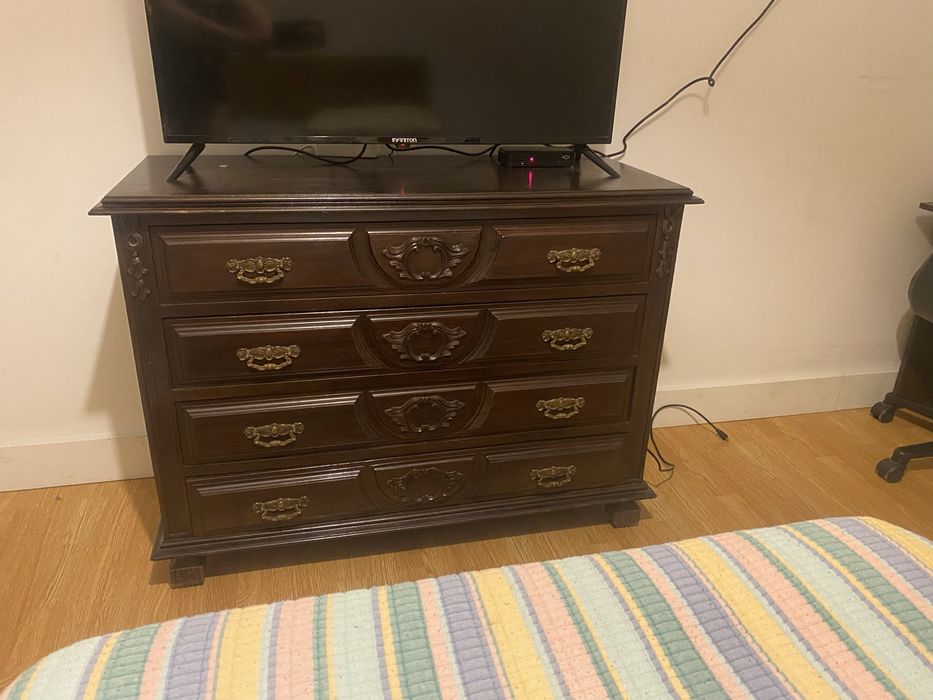Cómoda 4 gavetas
