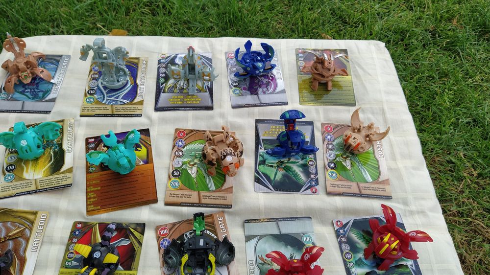 Bakugan  - zestaw 17 szt., 19 kart magnet., 26 kart