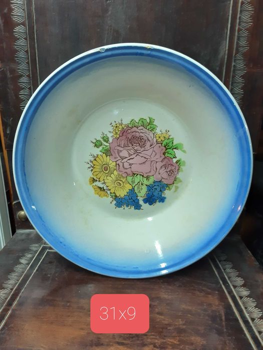 Bacia Antiga em faiança de Sacavém