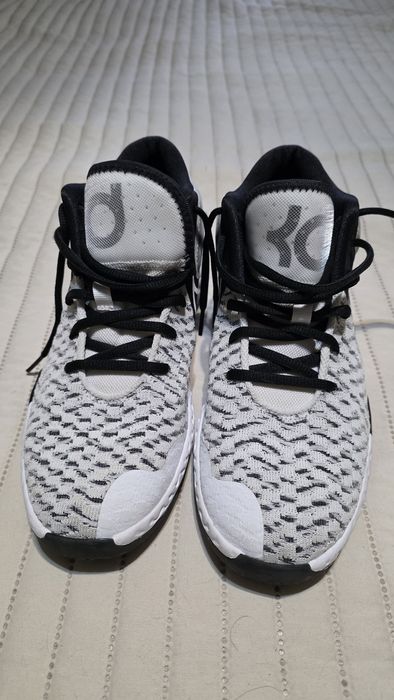 Новенькі кросівки Найк