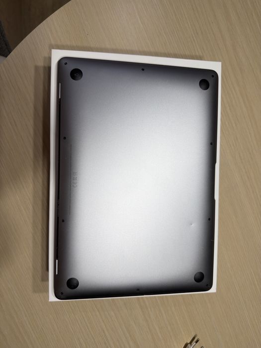 MacBookAir (13-calowy, 2020 rok)