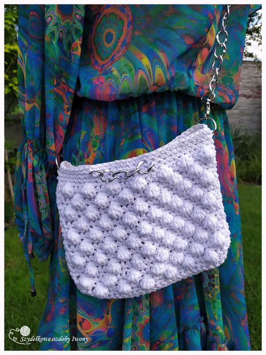 Biała torebka na łańcuszku szydełko rękodzieło