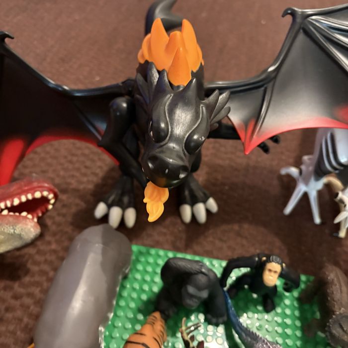 набор игрушечных фигурок динозавров