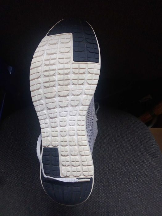 Продаю  пару кросівок:  Reebok