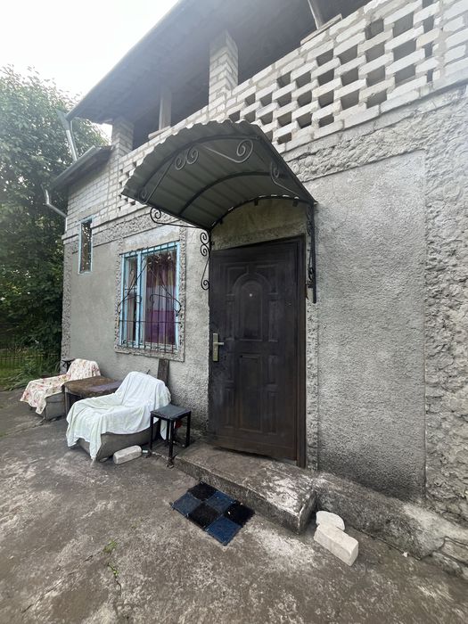 Дача поряд з озеро  та  сосновим лісом