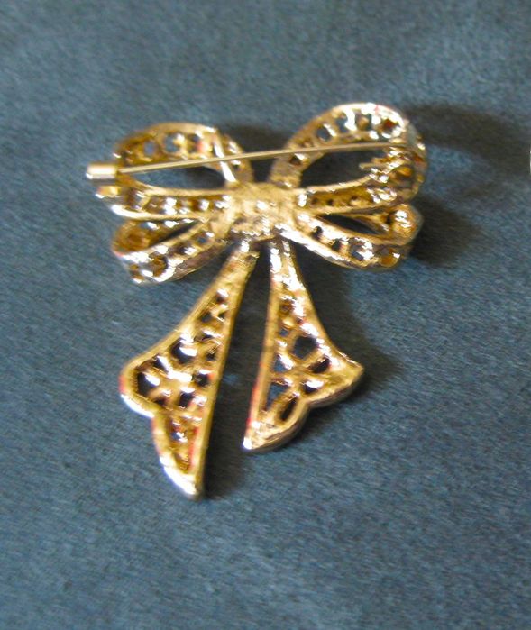 Alfinete / Broche / Pregadeira Laço Dourado c/ Brilho Azul NOVO