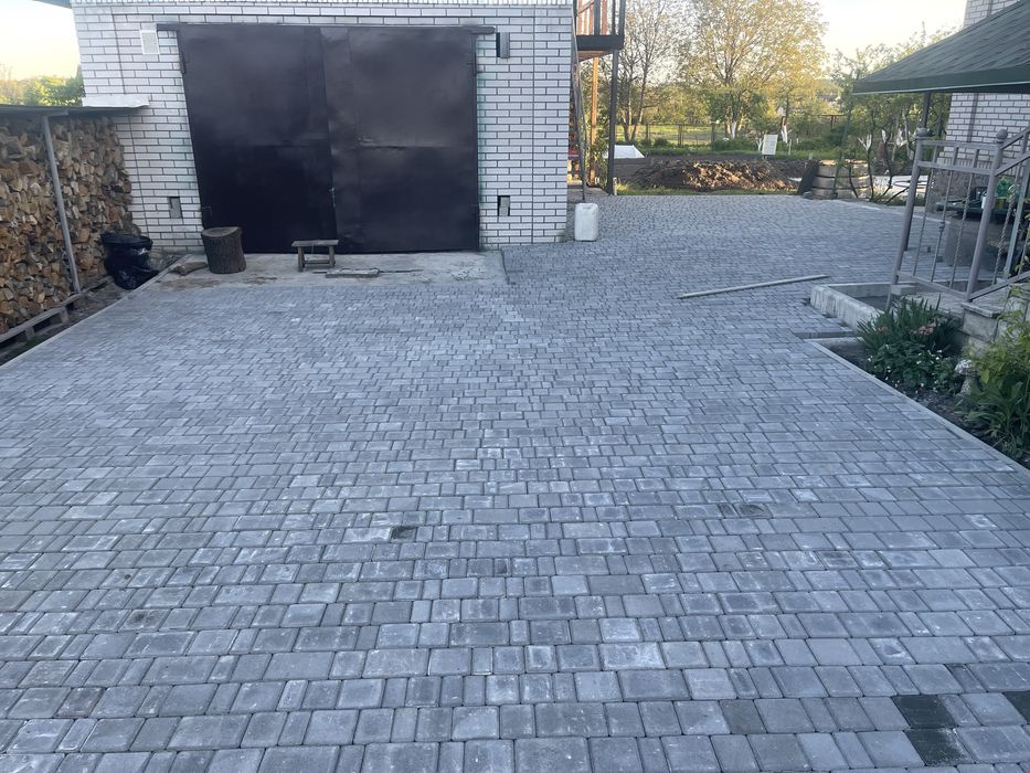 Укладка тротуарної плитки