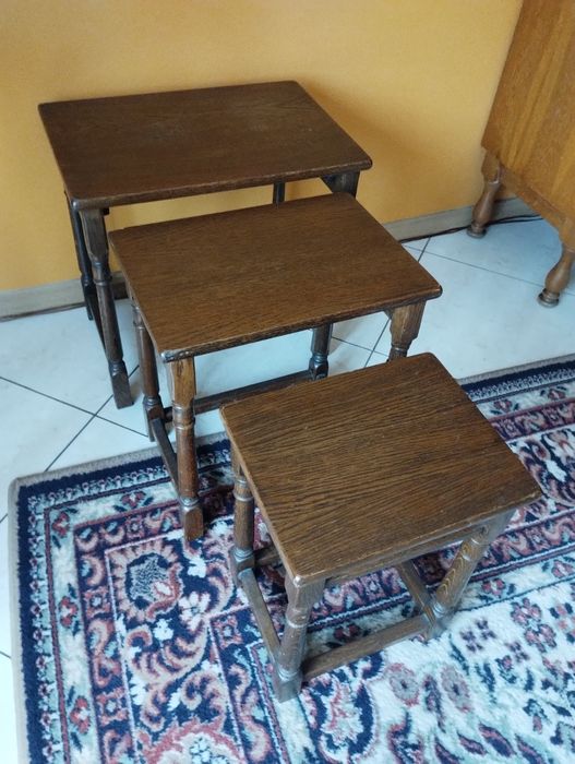 Trzy stoliczki ,,trojaczki"