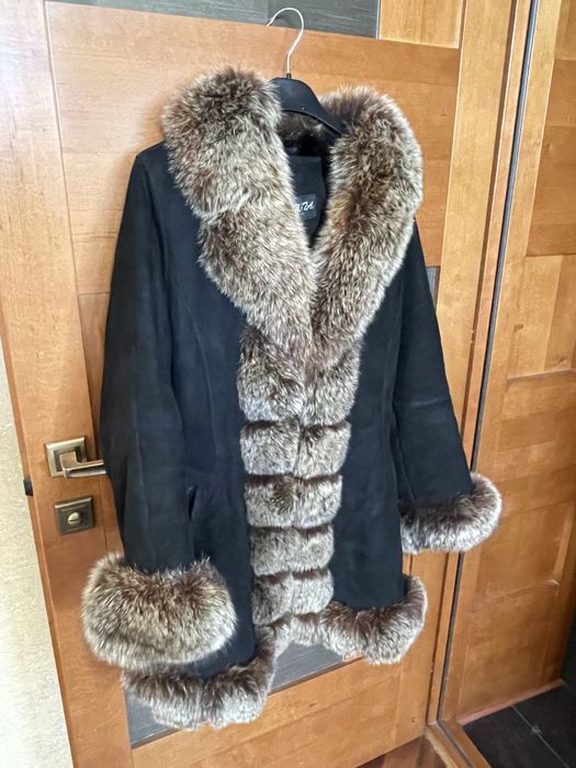 Дубленка замшевая с мехом енота