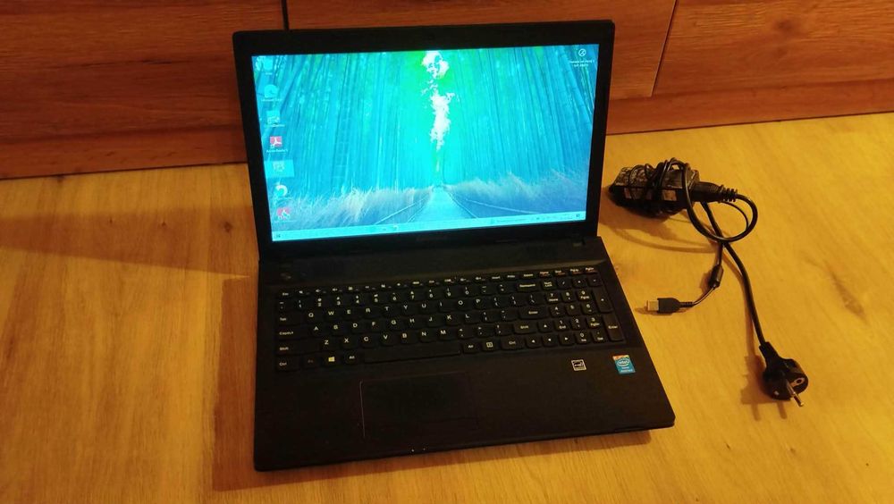 Laptop Lenowo matryca 5'6 2 rdzenie 8GB RAM SSD 120 gb Dobra bateria